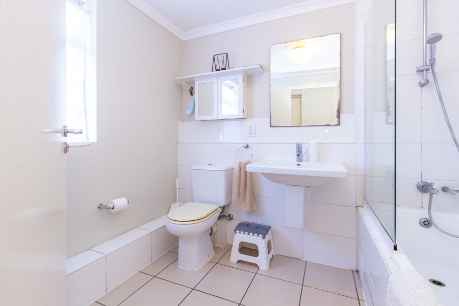 1 Bedroom Property for Sale in Vredehoek Western Cape